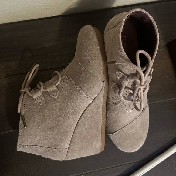 EUC✨TOMS: Light Sand,Suede Lace up bootie - Picture 1 of 4
